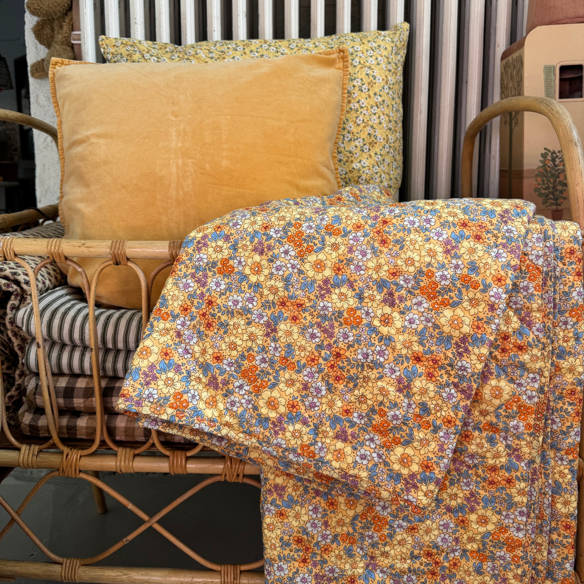 Torkkupeitto 130*180, keltakukkainen