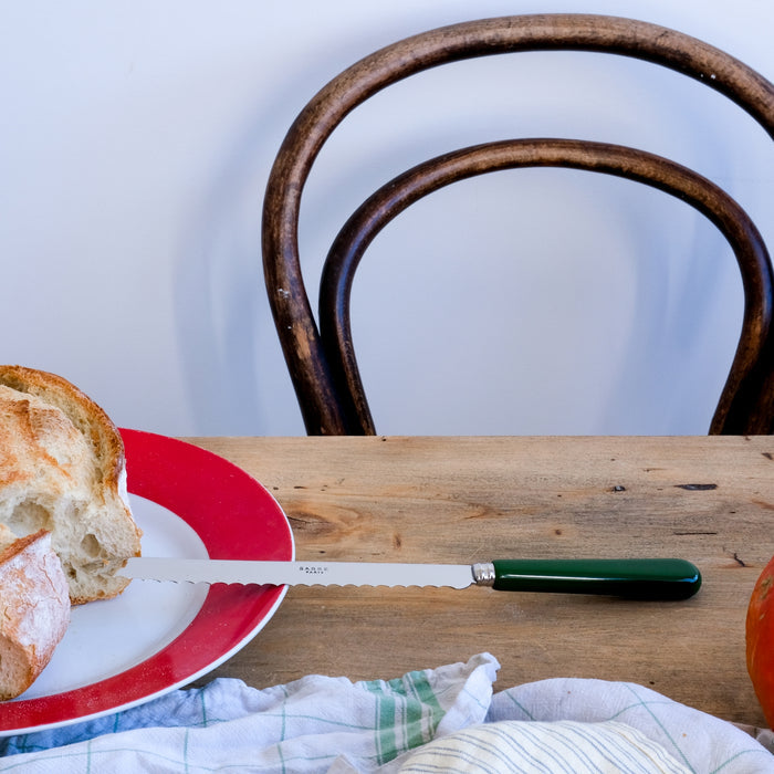 Leipäveitsi, eri värejä