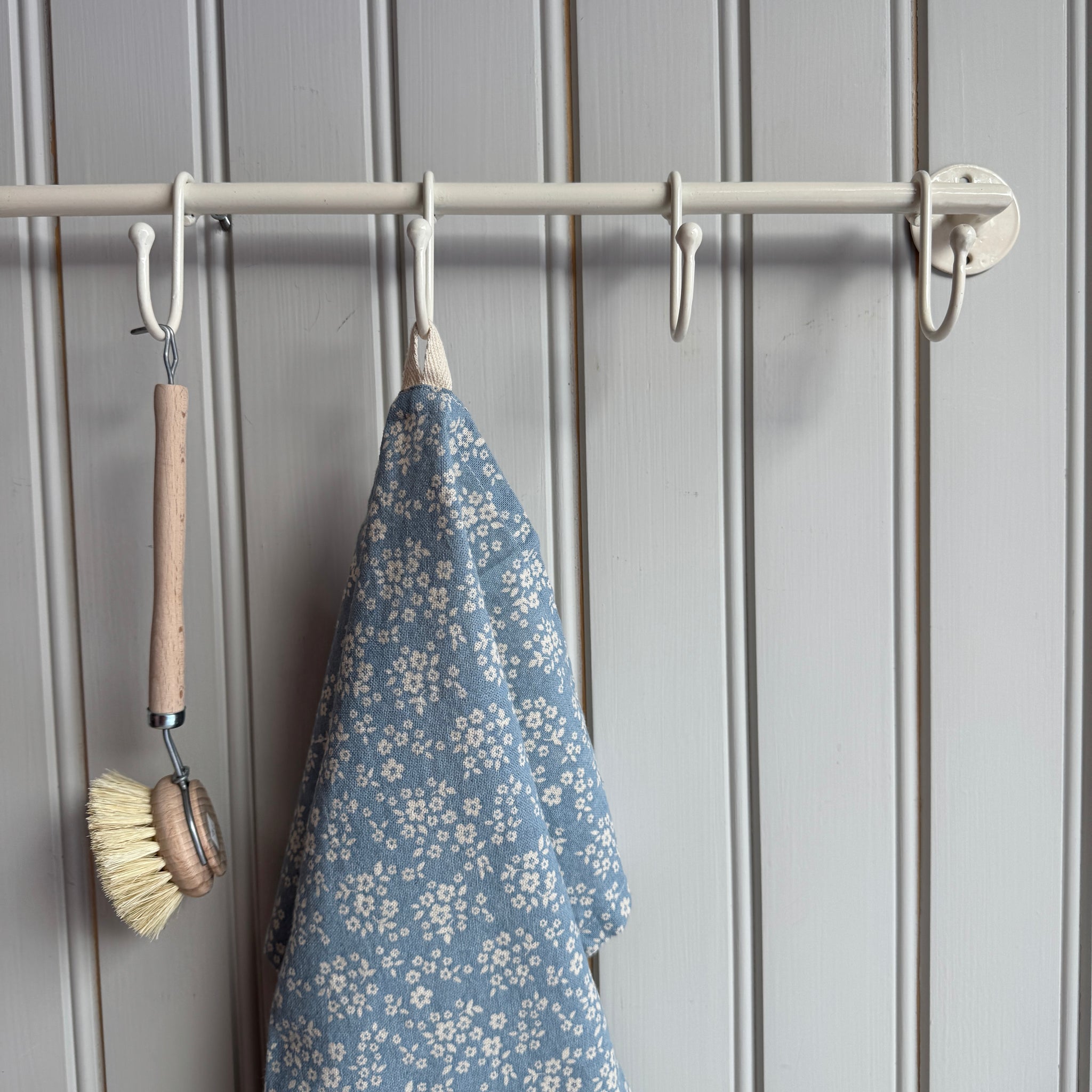 Metallinaulakko, valkea 80cm