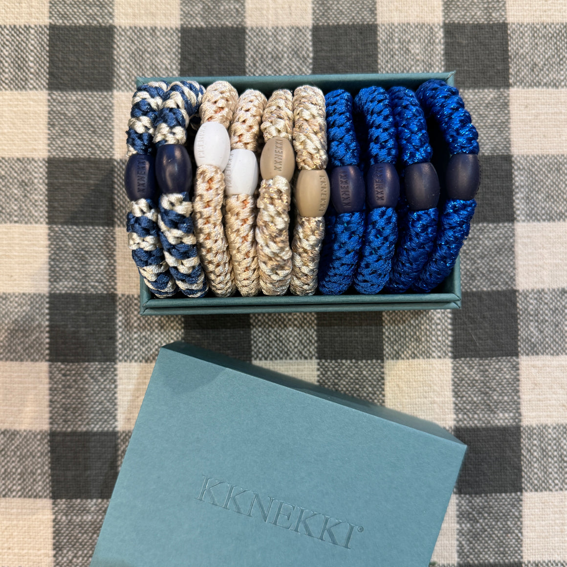 Kknekki-hiuslenkki lahjapakkaus, Finland