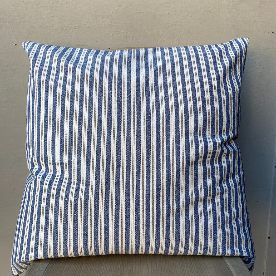 Tyynynpäällinen Elly 60*60, siniraita