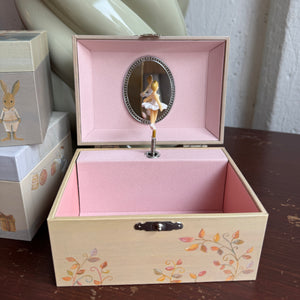 Soittorasia, ballerina