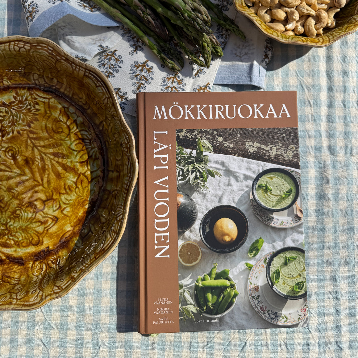 Mökkiruokaa läpi vuoden -kirja
