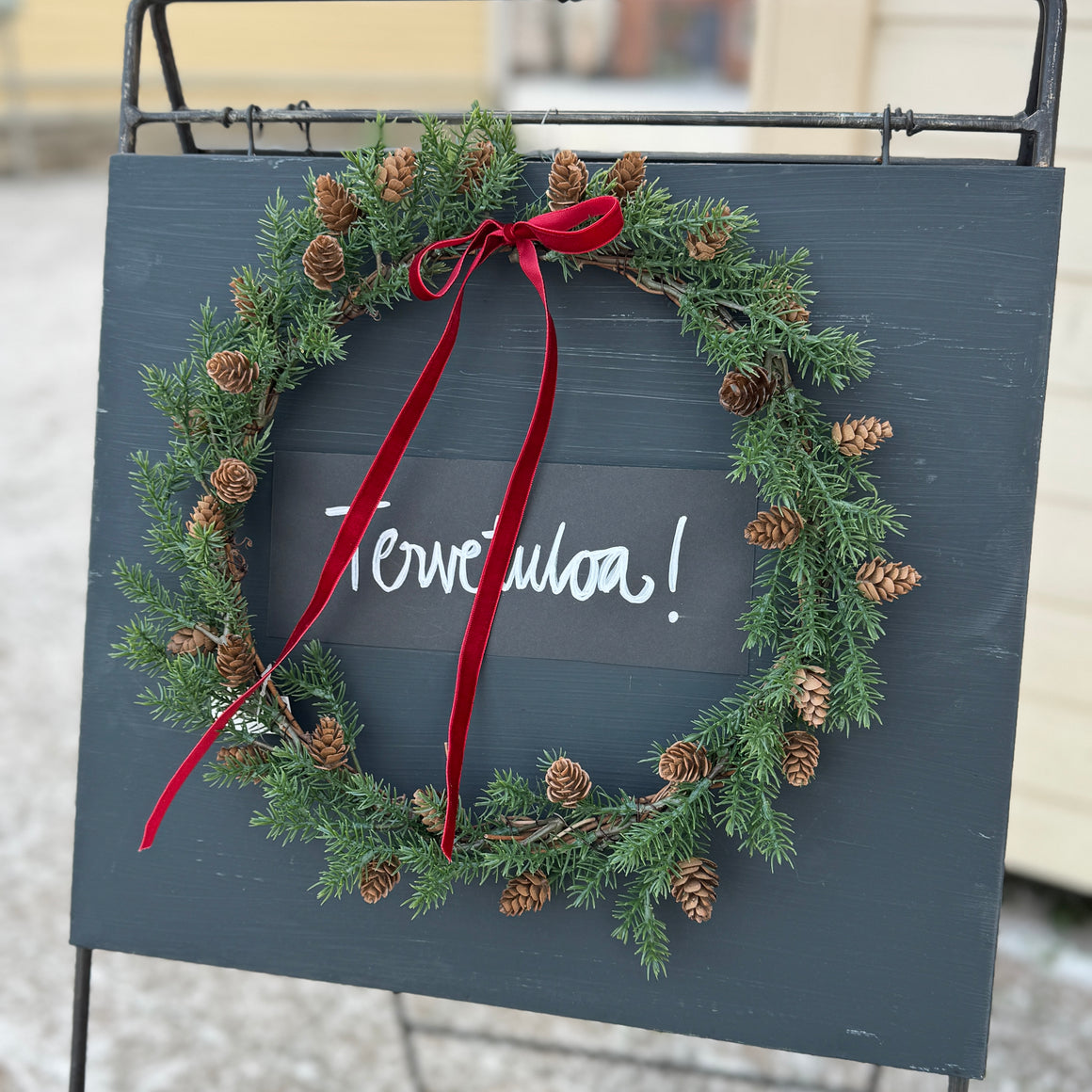 Kranssi kävyillä 32 cm