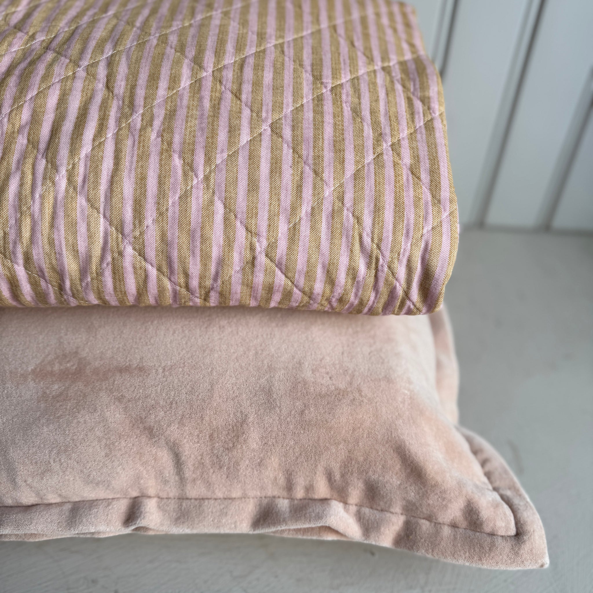 Torkkupeitto 130*180, vaaleanpunaraidallinen