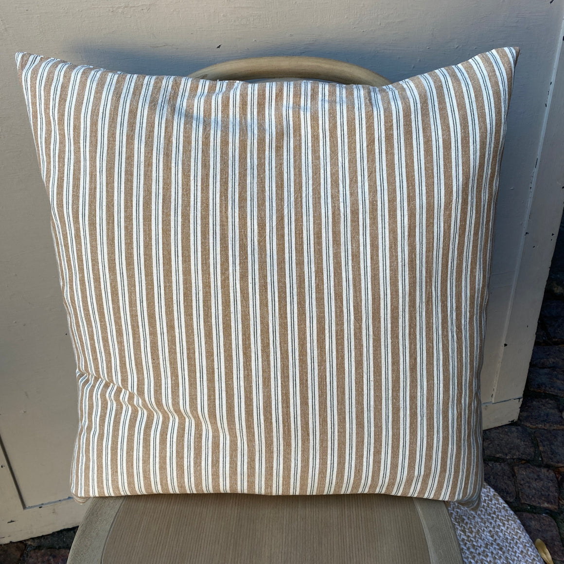 Tyynynpäällinen Elly 60*60, sinappiraita
