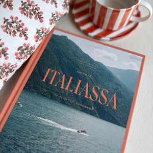 Kirja - Hetkiä Italiassa 20 aluetta vuodessa
