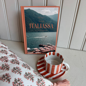 Kirja - Hetkiä Italiassa 20 aluetta vuodessa