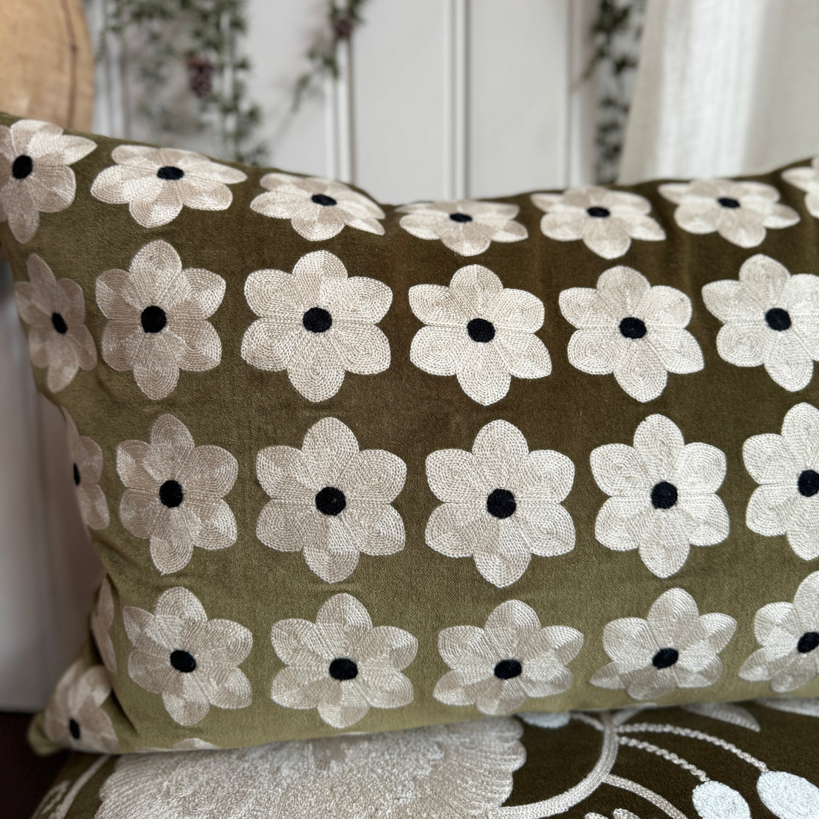 Tyynynpäällinen 40*60, kukat oliivinvihreä