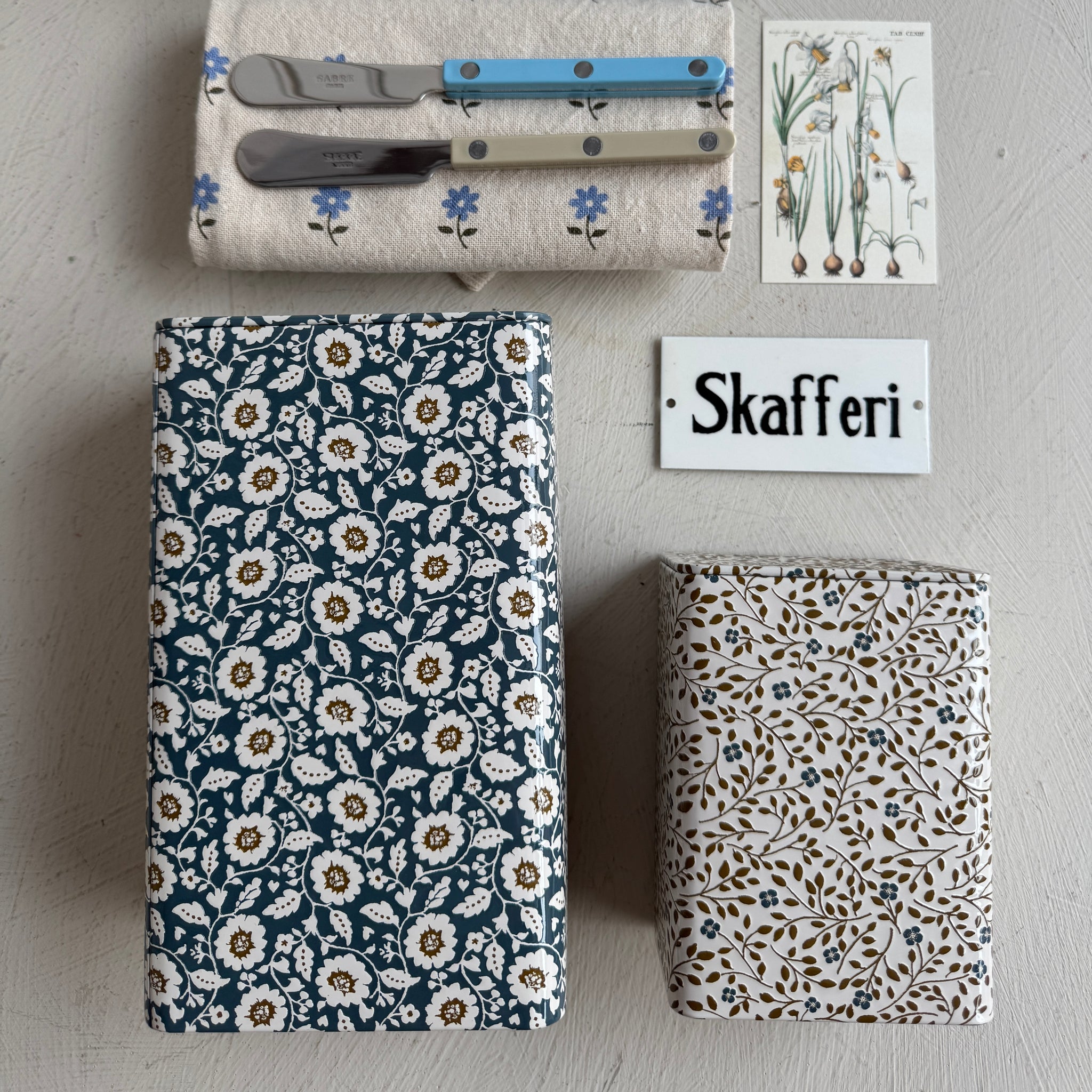 Peltirasia kukat, kaksi kokoa