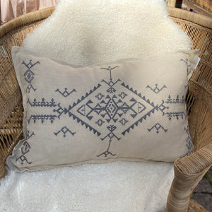 Tyynynpäällinen, kirjottu