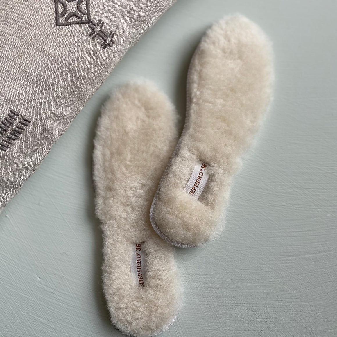 Pohjalliset 28-42, luonnonvalkoinen