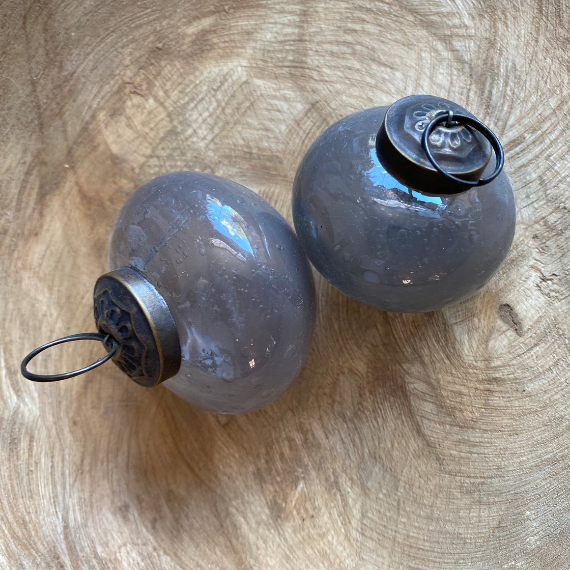 Joulupallo Shaped grey, kaksi kokoa